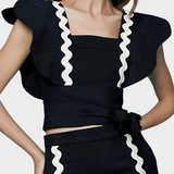 Fabiana Top Elegante con Volantes y Costuras en Contraste