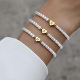 Pulsera Elegante con Inicial en Forma de Corazón (A–Z)