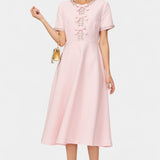 Linda Vestido Midi Acampanado con Lazo de Cristal y Detalles Elegantes