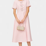 Linda Vestido Midi Acampanado con Lazo de Cristal y Detalles Elegantes