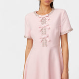 Linda Vestido Midi Acampanado con Lazo de Cristal y Detalles Elegantes