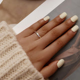 Anillo de plata esterlina con diseño de huella.