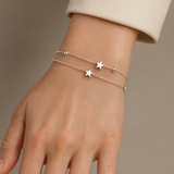 Pulsera de plata con diseño de estrellas