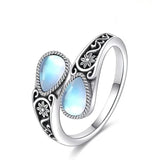 Anillo Sofisticado con Flor de Piedra Lunar