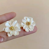 Pendientes Chic de Acrílico Blanco en Forma de Flor