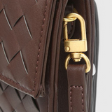 Melanie Clutch con Detalle de Nudo Dorado