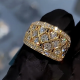 Anillo Brillante Dorado con Brillo