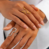 Anillo Elegante con Diseño Asimétrico