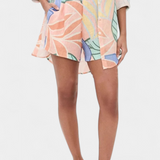 Lumina Conjunto Tropical con Camisa Holgada y Shorts de Cintura Alta