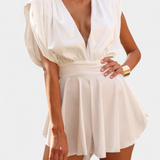 Rosalba Mono Corto con Escote Profundo y Cintura Definida