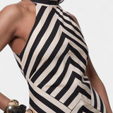 Crispina Vestido Maxi Halter con Rayas Chevron y Espalda Descubierta