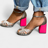 Solea Sandalias Clásicas con Tira Dorada