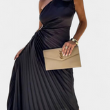 Leire Vestido de Cóctel Asimétrico con Aplique Floral y Falda Plisada