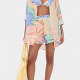 Lumina Conjunto Tropical con Camisa Holgada y Shorts de Cintura Alta