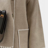 Pauline | Abrigo de Corte Suelto con Bufanda de Flecos Incorporada