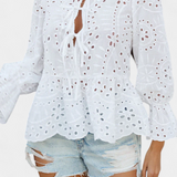 Kayden | Top Bohemio de Encaje con Corte Fluido