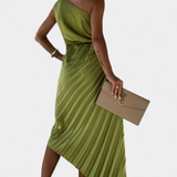 Leire Vestido de Cóctel Asimétrico con Aplique Floral y Falda Plisada