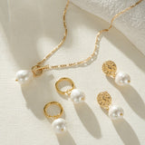 Collana Raffinata con Perla Dorata